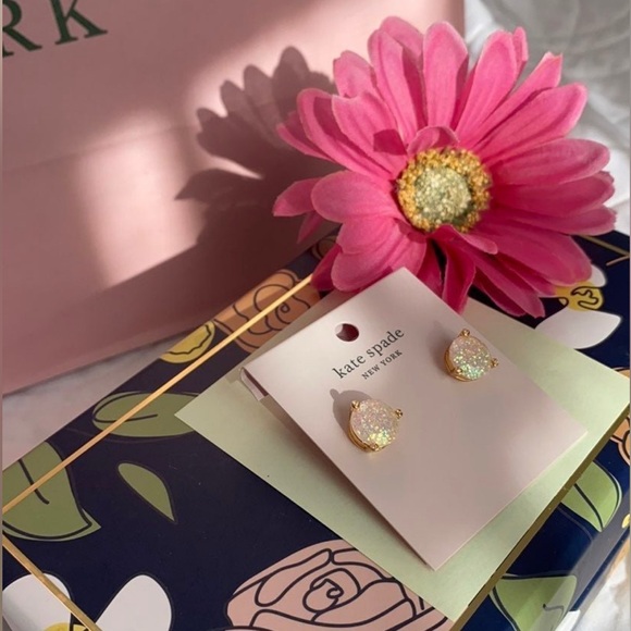 Kate Spade Rise and Shine Gold stud earrings nwt - Picture 3 of 3